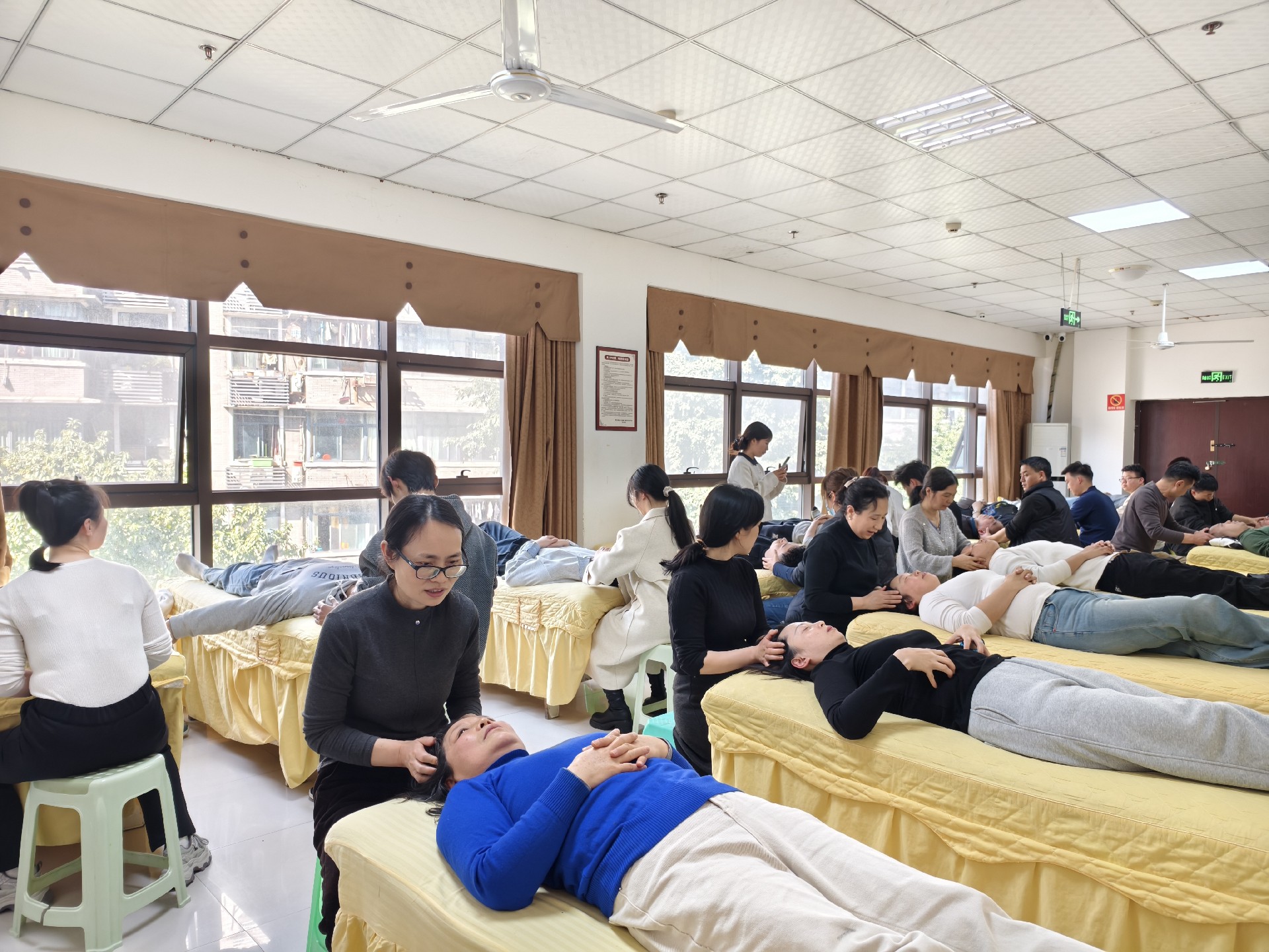 康复全科班开班第一天实操课堂 